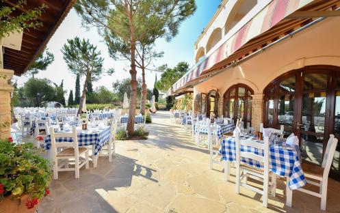 Aphrodite Hills Holiday Residences - Pithari Outdoor Dining